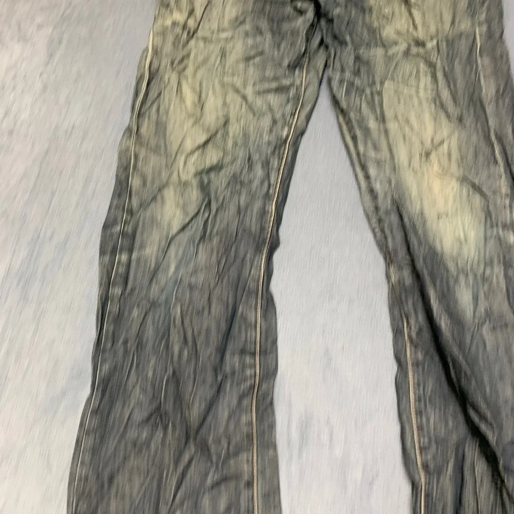 Levis straight type